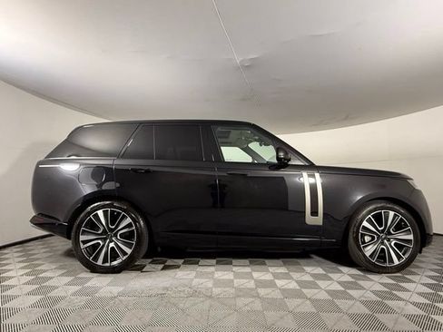 Used 2025 Land Rover Range Rover SE AWD/4WD image 9