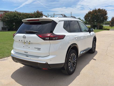 Used 2025 Nissan Rogue Platinum w/ Platinum Premium Package AWD/4WD image 3