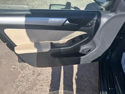 Used 2011 Volkswagen Jetta SEL image 11