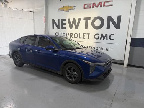 Used 2025 Kia K4 FWD image 2