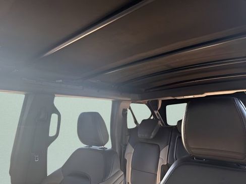 Used 2023 Ford Bronco Wildtrak image 23