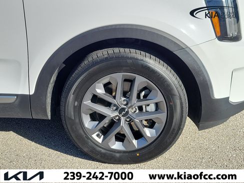 Certified 2024 Kia Telluride LX FWD image 7