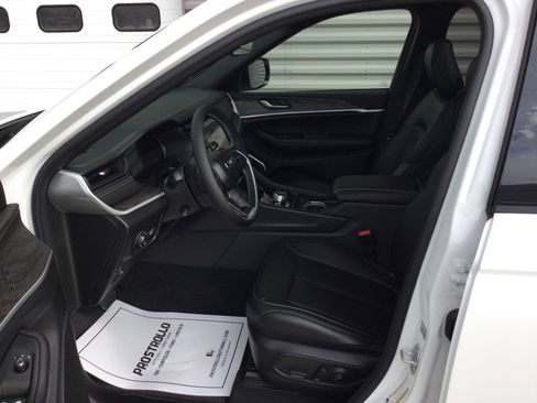 New 2026 Jeep Grand Cherokee Limited AWD/4WD image 8