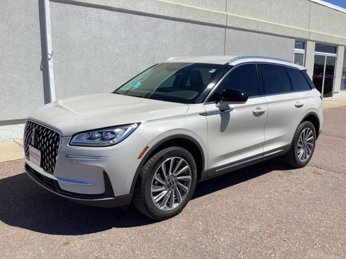 Used 2023 Lincoln Corsair Reserve AWD/4WD image 2