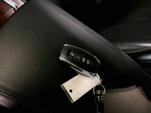 Used 2018 Lincoln Continental Reserve w/ Continental Climate Package image 13