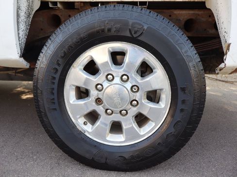 Used 2011 GMC Sierra 2500 SLE w/ Suspension Package, Off-Road AWD/4WD image 38