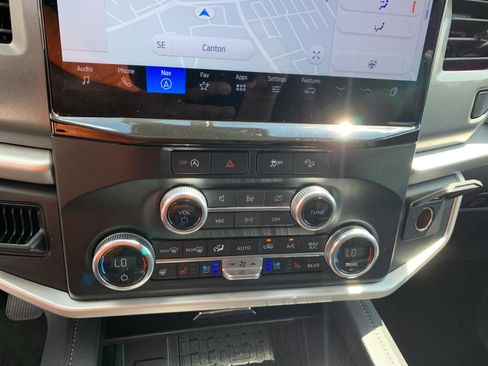 Used 2024 Ford Expedition Max XLT image 23