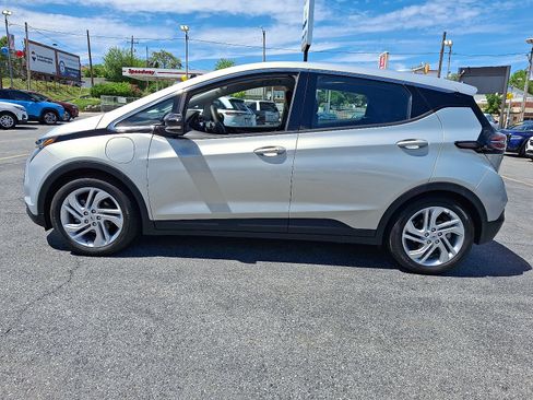 Used 2023 Chevrolet Bolt LT FWD image 2