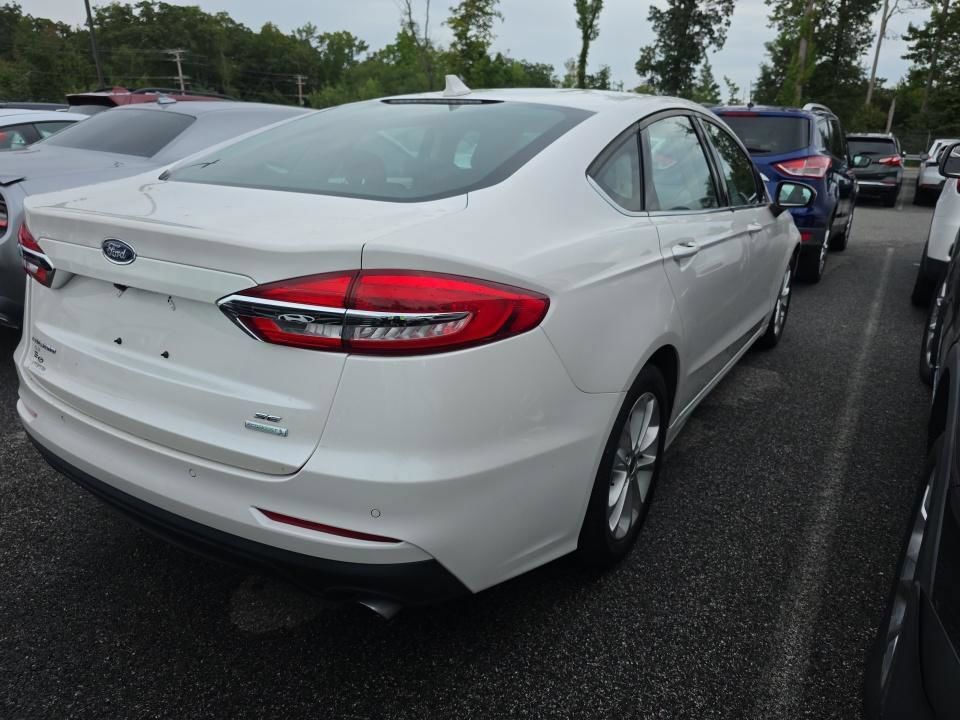 Used 2020 Ford Fusion SE FWD image 4