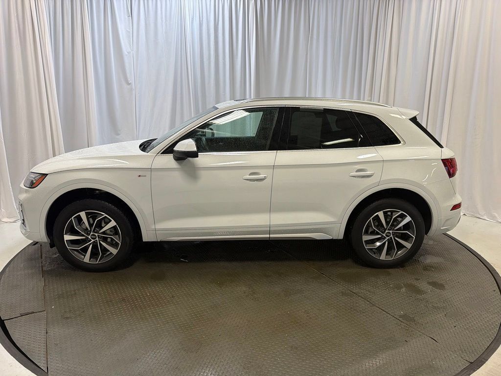 Certified 2023 Audi Q5 2.0T Premium Plus w/ Premium Plus Package AWD/4WD image 2