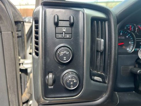 Used 2018 Chevrolet Silverado 1500 LT w/ Redline Edition AWD/4WD image 19