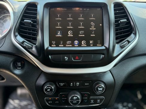 Used 2015 Jeep Cherokee Latitude w/ Comfort/Convenience Group FWD image 25