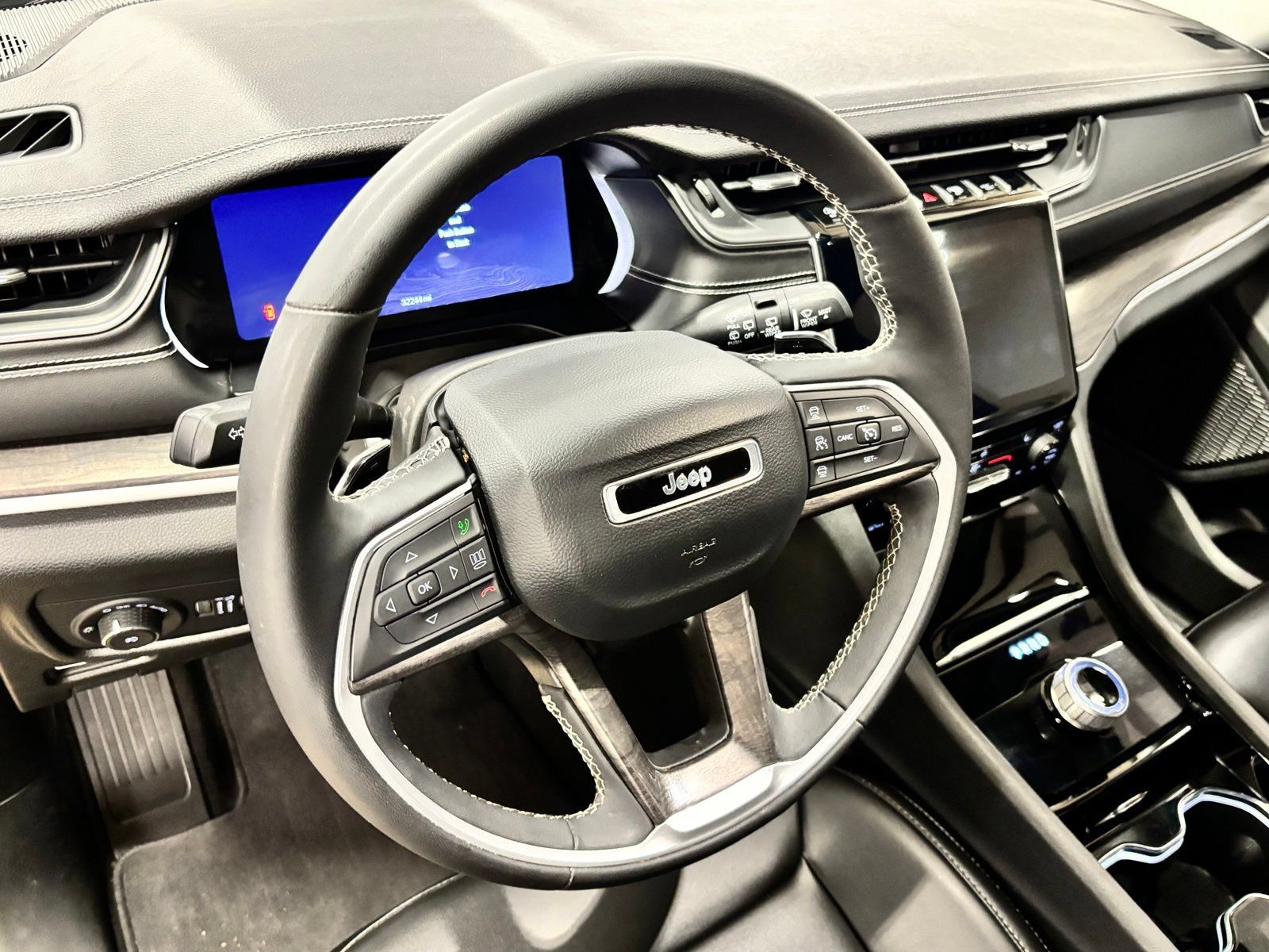 Used 2023 Jeep Grand Cherokee Limited RWD image 16