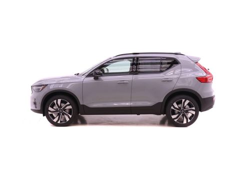 New 2026 Volvo XC40 B5 Plus w/ Protection Package Premier AWD/4WD image 3