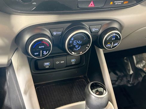 Used 2023 Hyundai Venue SEL w/ Cargo Package image 15