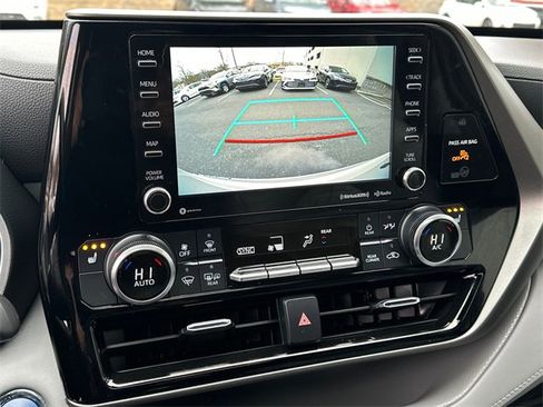Certified 2022 Toyota Highlander XLE image 32