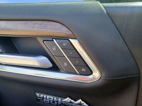 Used 2023 Chevrolet Silverado 1500 High Country w/ High Country Premium Package AWD/4WD image 19