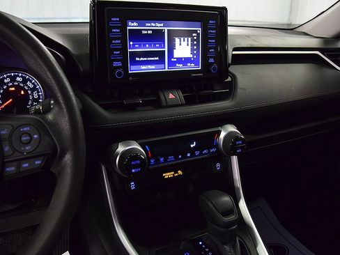Used 2022 Toyota RAV4 XLE AWD/4WD image 21