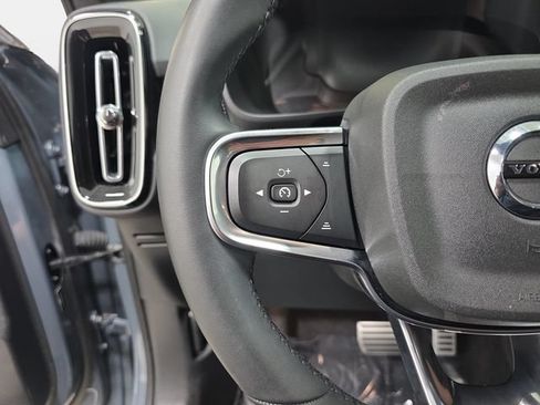 Used 2022 Volvo XC40 T5 R-Design w/ Protection Package AWD/4WD image 17