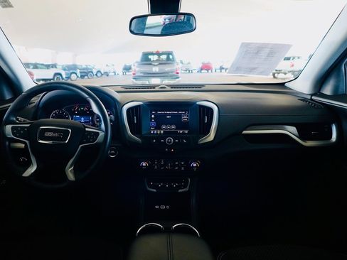 Used 2023 GMC Terrain SLE w/ Driver Convenience Package image 9