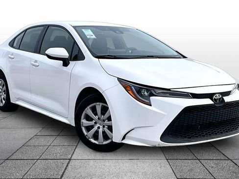 Used 2020 Toyota Corolla LE image 2