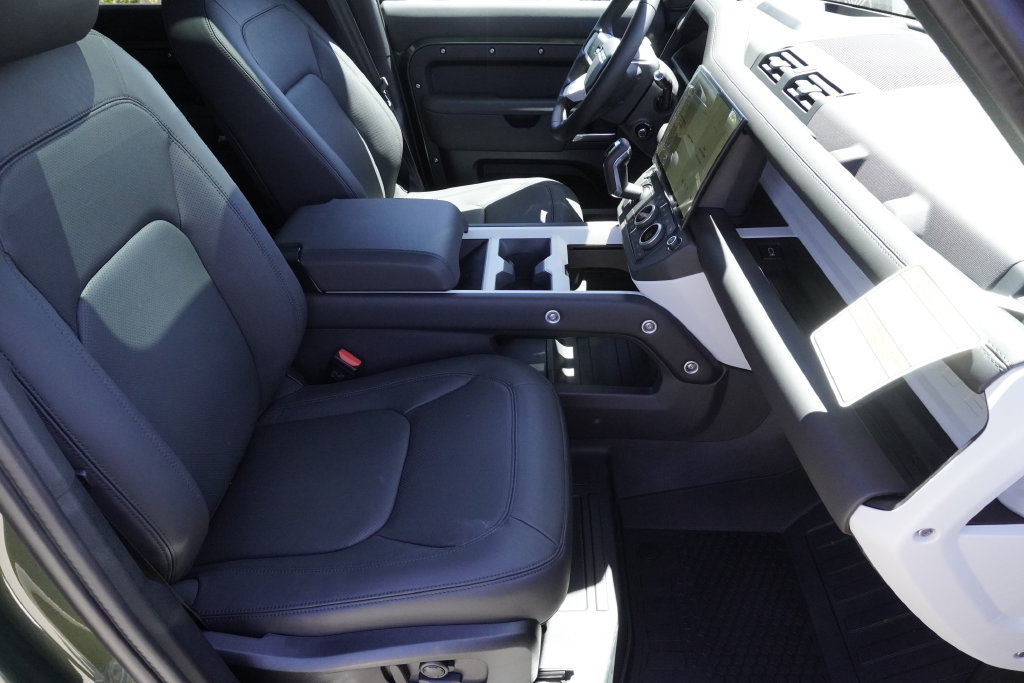 New 2026 Land Rover Defender 110 X-Dynamic SE AWD/4WD image 23