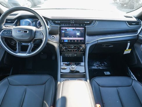 New 2025 Jeep Grand Cherokee Limited image 13