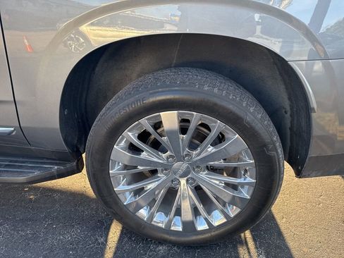 Used 2022 GMC Yukon XL SLT image 6