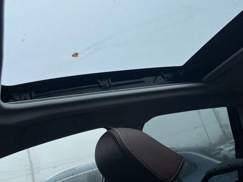 Used 2017 Subaru Forester 2.5i Touring AWD/4WD image 4