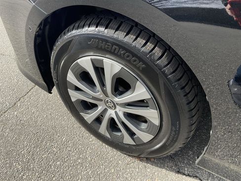 Used 2021 Toyota Prius XLE w/ Carpet Mat Package (TMS) image 9