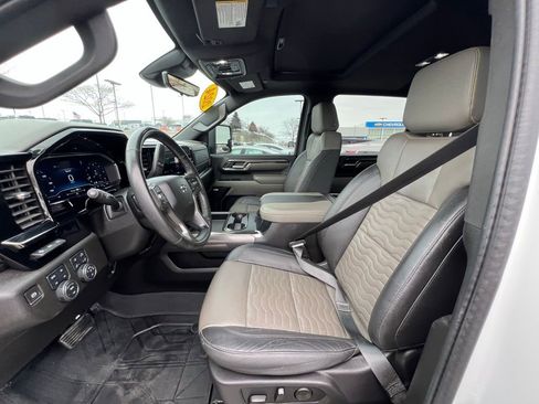 Used 2024 Chevrolet Silverado 2500 ZR2 w/ Technology Package image 19