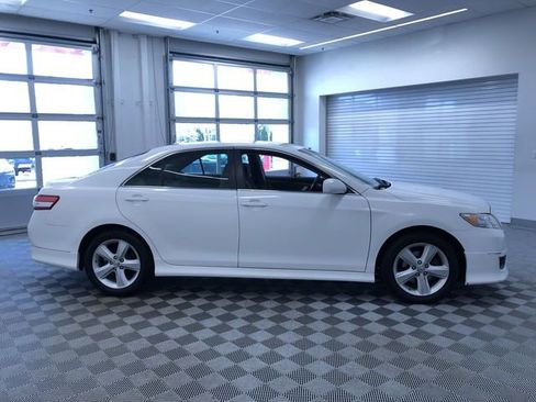 Used 2011 Toyota Camry SE w/ Fleet Convenience Pkg FWD image 24