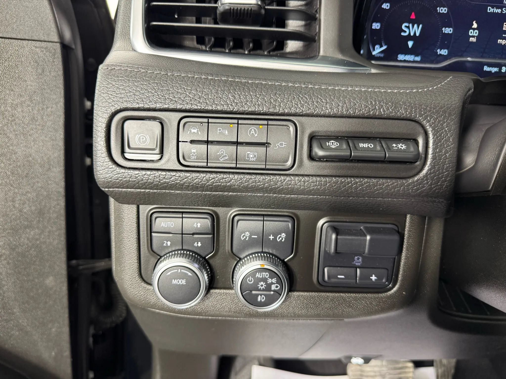 Used 2022 GMC Yukon Denali w/ Advanced Technology Package AWD/4WD image 19