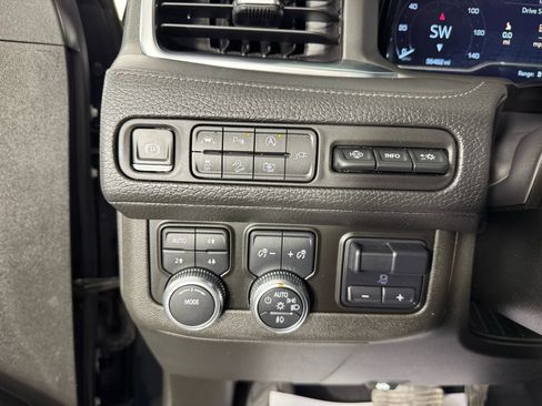 Used 2022 GMC Yukon Denali w/ Advanced Technology Package image 19