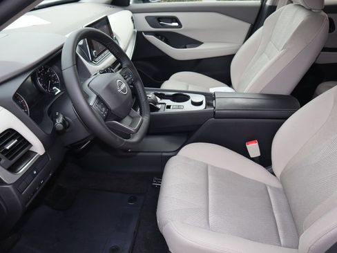 Certified 2025 Nissan Rogue SV AWD/4WD image 17