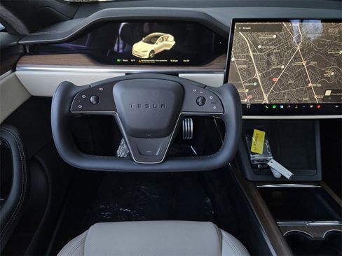 Used 2022 Tesla Model S image 14