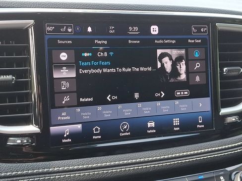 Used 2021 Chrysler Pacifica Touring-L w/ Uconnect Theater Family Group FWD image 16