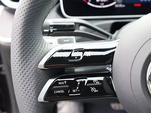 Used 2025 Mercedes-Benz C 300 4MATIC Sedan image 33