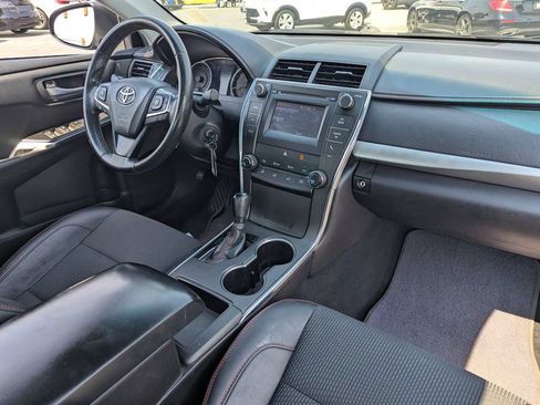 Used 2016 Toyota Camry SE FWD image 30