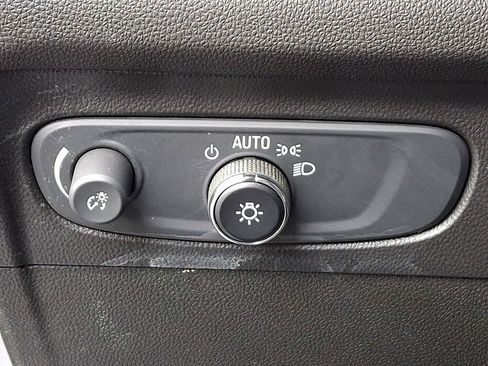 Used 2021 Buick Envision Essence w/ Technology Package I image 24