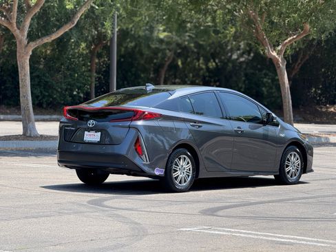 Used 2019 Toyota Prius Prime Advanced image 3