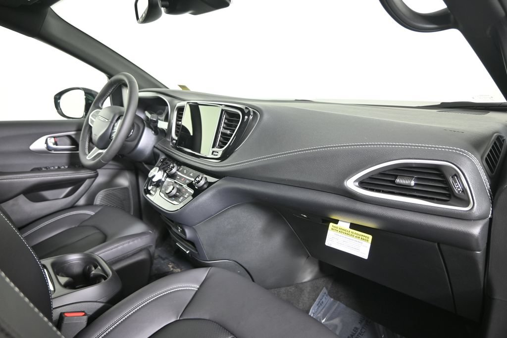 New 2027 Chrysler Pacifica Select AWD/4WD image 14