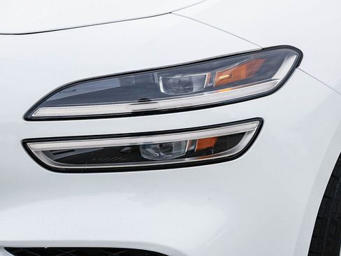 Used 2025 Genesis G70 2.5T image 7