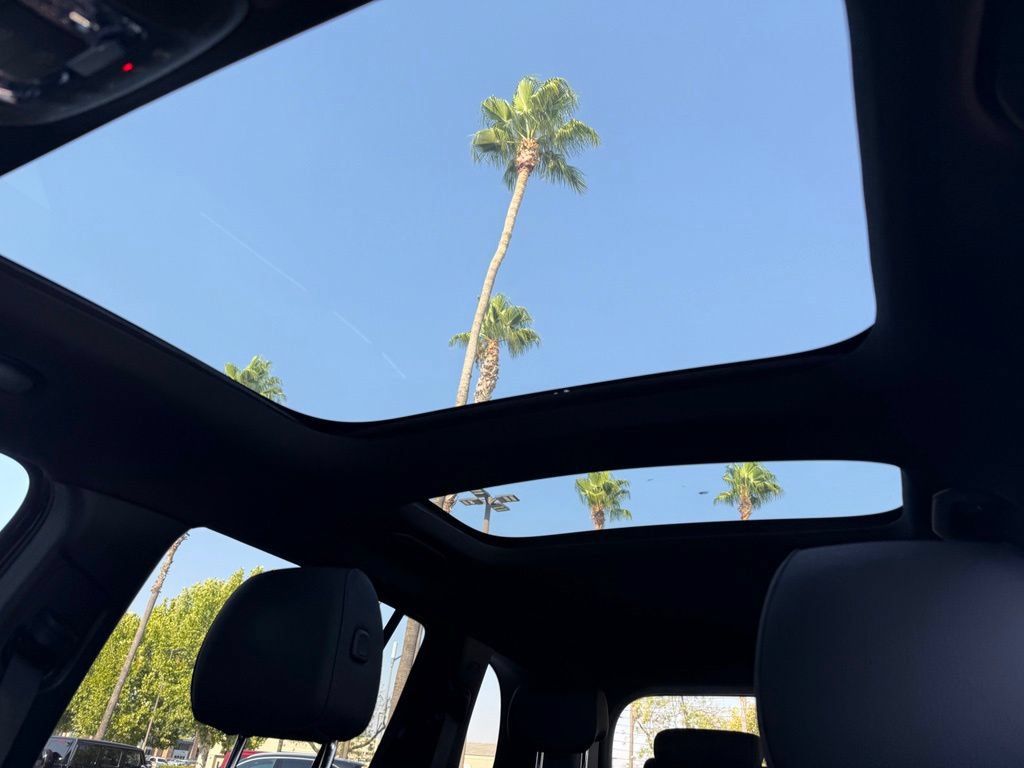 Used 2026 Mercedes-Benz GLB 250 image 2