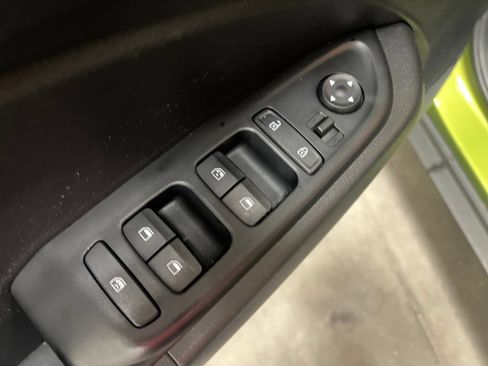 Used 2024 Hyundai Venue SEL FWD image 13