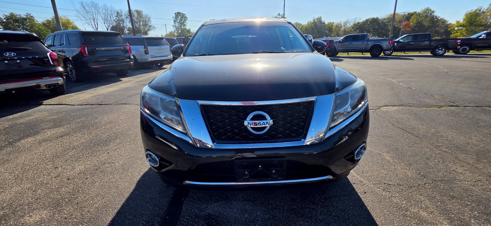 Used 2015 Nissan Pathfinder SV w/ Cargo Package FWD image 2