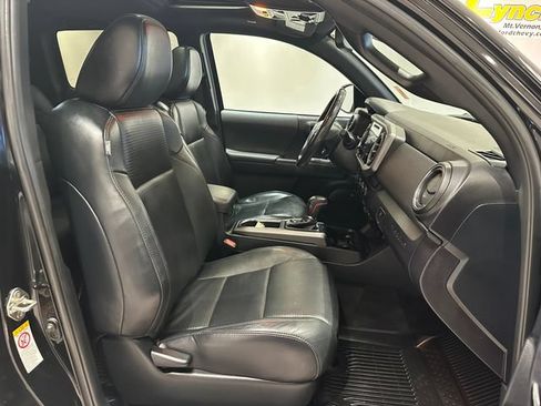 Used 2019 Toyota Tacoma TRD Off-Road AWD/4WD image 8