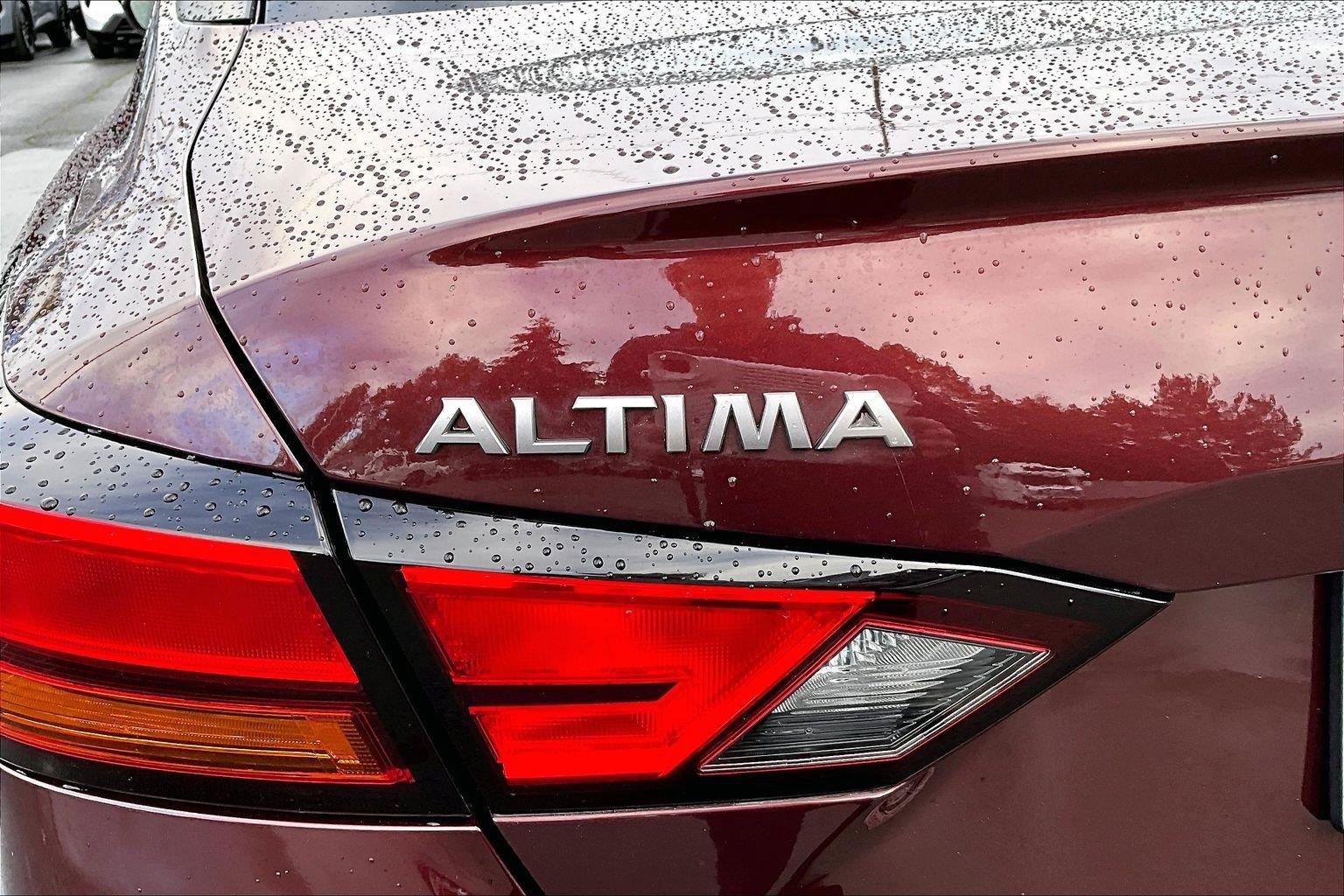 Used 2025 Nissan Altima 2.5 SV FWD image 24