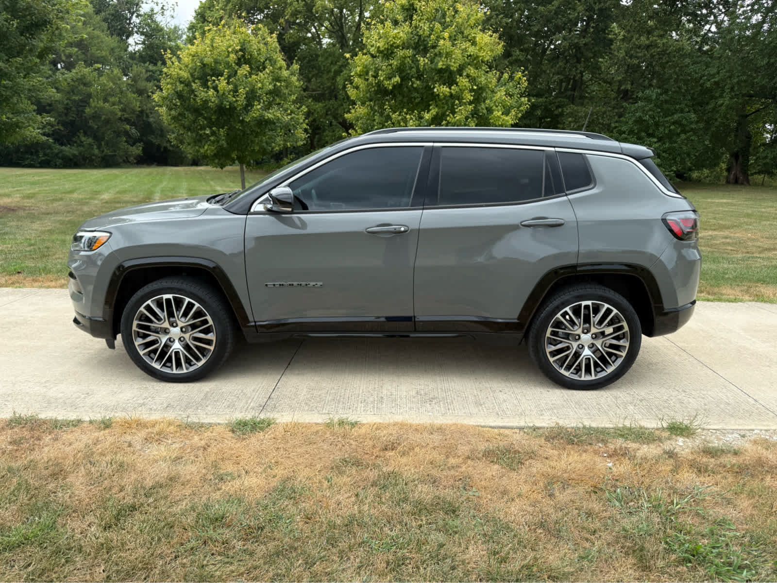 Used 2022 Jeep Compass Limited w/ Elite Group AWD/4WD image 2
