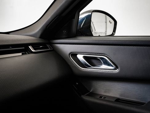 Used 2023 Land Rover Range Rover Velar R-Dynamic S image 39